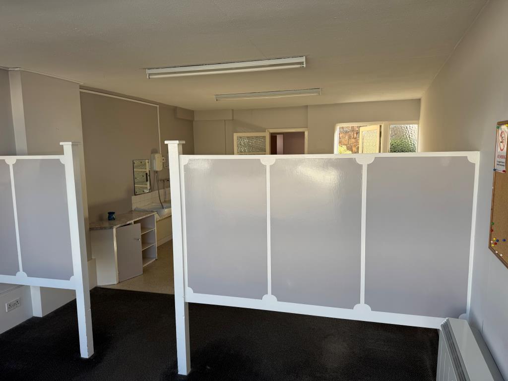 Lot: 20 - FORMER HAIRDRESSING SALON WITH POTENTIAL - Alt Lobby Entrance